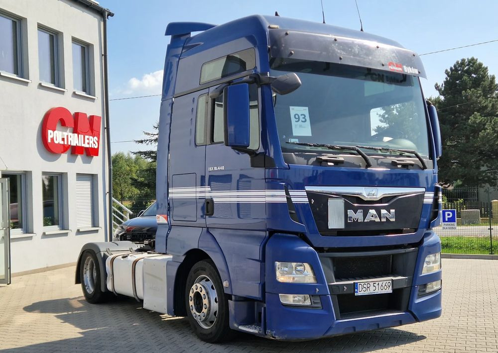 MAN TGX 18.440 LOWDECK - Nyergesvontató: 3 kép. MAN TGX 18.440 LOWDECK - Nyergesvontató: 3 kép.