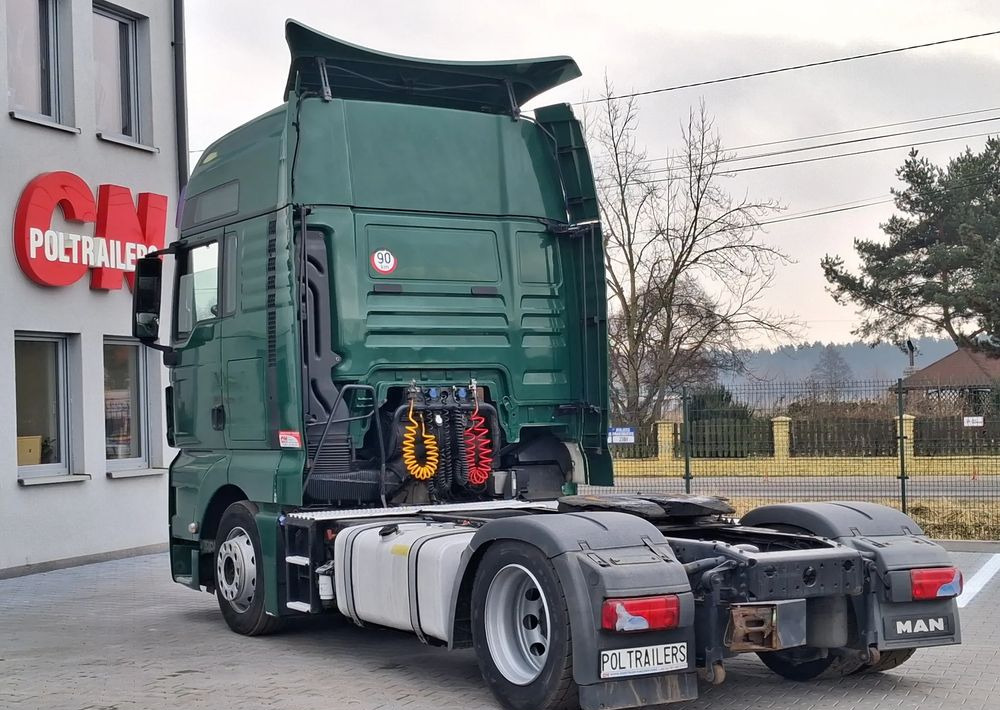 MAN TGX 18.440 XL Low Deck - Nyergesvontató: 4 kép. MAN TGX 18.440 XL Low Deck - Nyergesvontató: 4 kép.