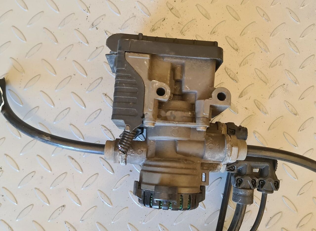 Knorr-Bremse 21114974 K029246 VOLVO FH4 FM4 RENAULT RANGE T truck - Fékszelep - Teherautó: 1 kép. Knorr-Bremse 21114974 K029246 VOLVO FH4 FM4 RENAULT RANGE T truck - Fékszelep - Teherautó: 1 kép.