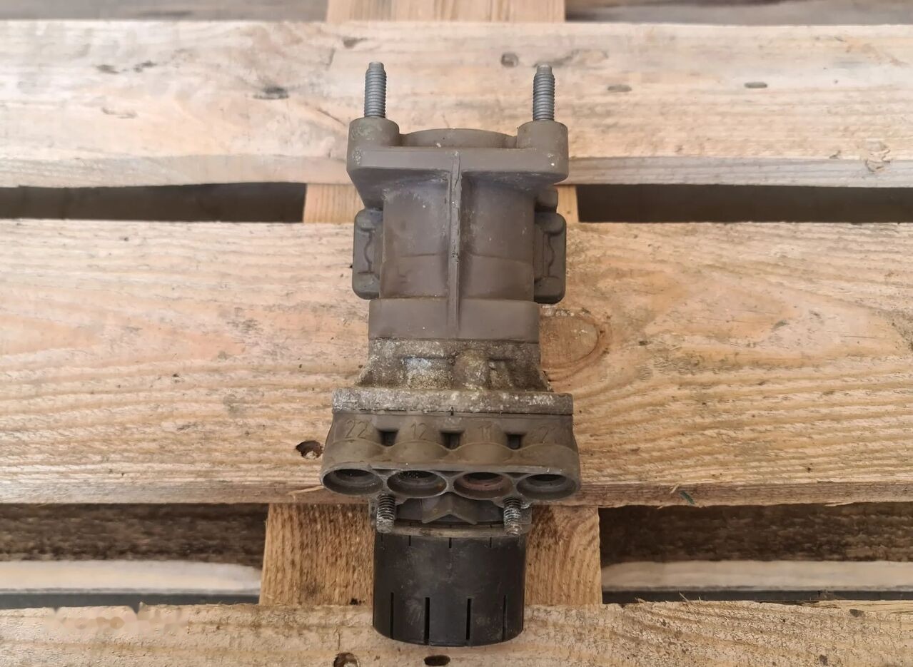 Knorr-Bremse 21390592 Renault PREMIUM truck - Fékszelep - Teherautó: 2 kép. Knorr-Bremse 21390592 Renault PREMIUM truck - Fékszelep - Teherautó: 2 kép.