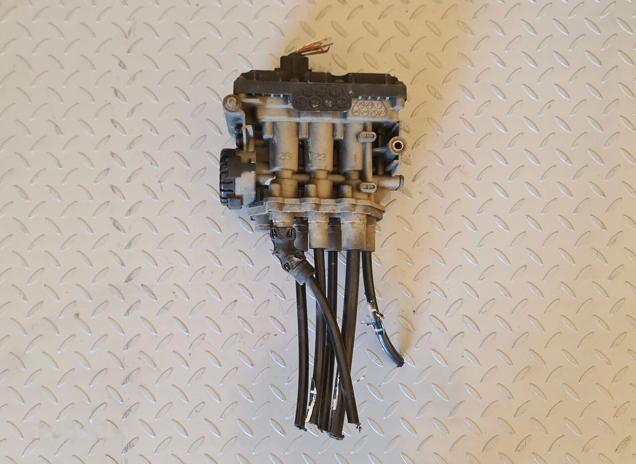 Knorr-Bremse ECAS Volvo FH4/FM4 / RENAULT RANGE T EURO6 truck - Fékszelep - Teherautó: 3 kép. Knorr-Bremse ECAS Volvo FH4/FM4 / RENAULT RANGE T EURO6 truck - Fékszelep - Teherautó: 3 kép.