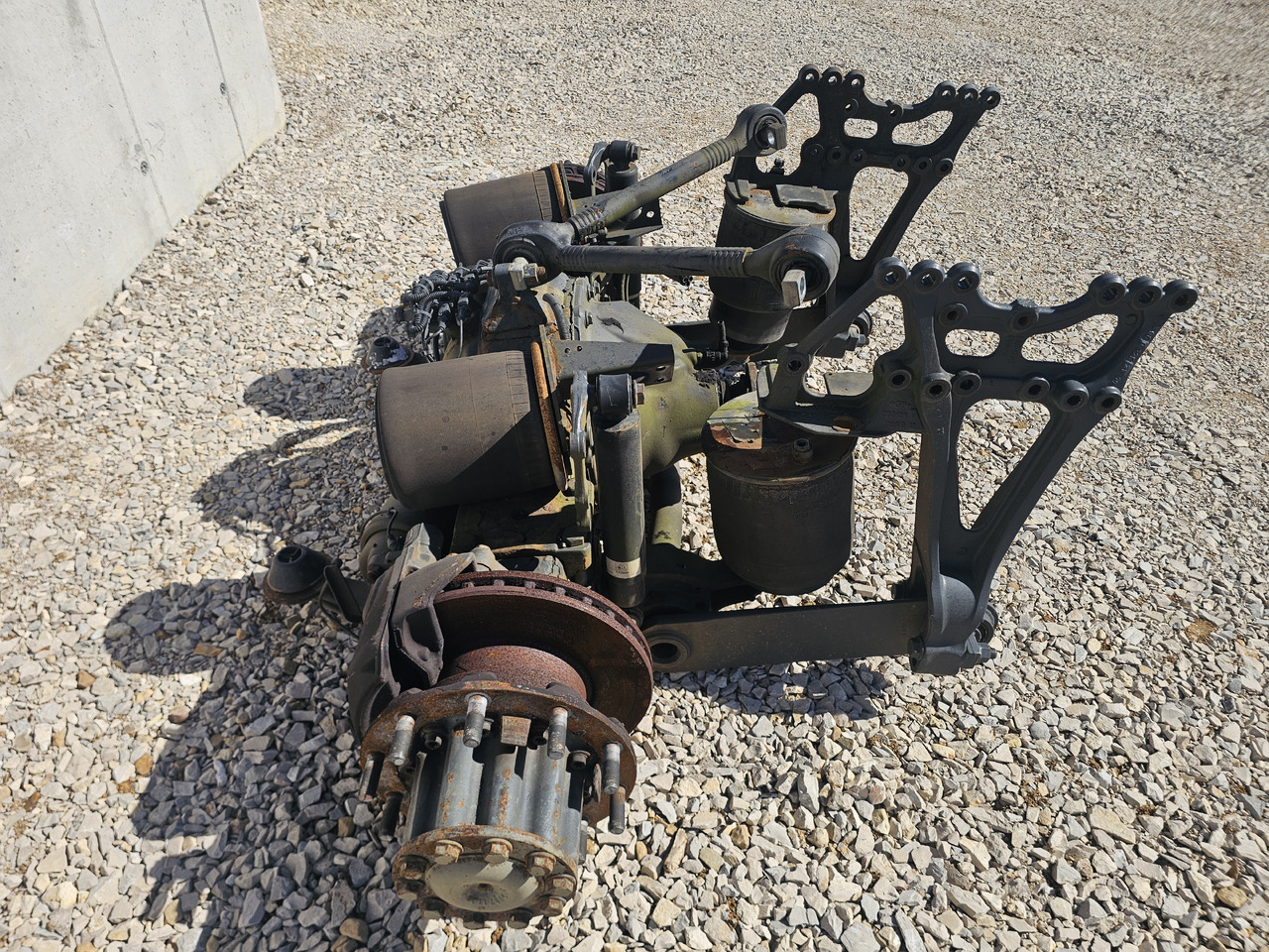 MERCEDES-BENZ ACTROS MP4 / COMPLETE REAR AXLE / R440 /RATIO: 2.733 - Hátsó tengely: 2 kép. MERCEDES-BENZ ACTROS MP4 / COMPLETE REAR AXLE / R440 /RATIO: 2.733 - Hátsó tengely: 2 kép.