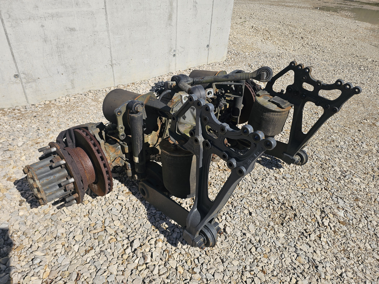 MERCEDES-BENZ ACTROS MP4 / COMPLETE REAR AXLE / R440 /RATIO: 2.733 - Hátsó tengely: 4 kép. MERCEDES-BENZ ACTROS MP4 / COMPLETE REAR AXLE / R440 /RATIO: 2.733 - Hátsó tengely: 4 kép.