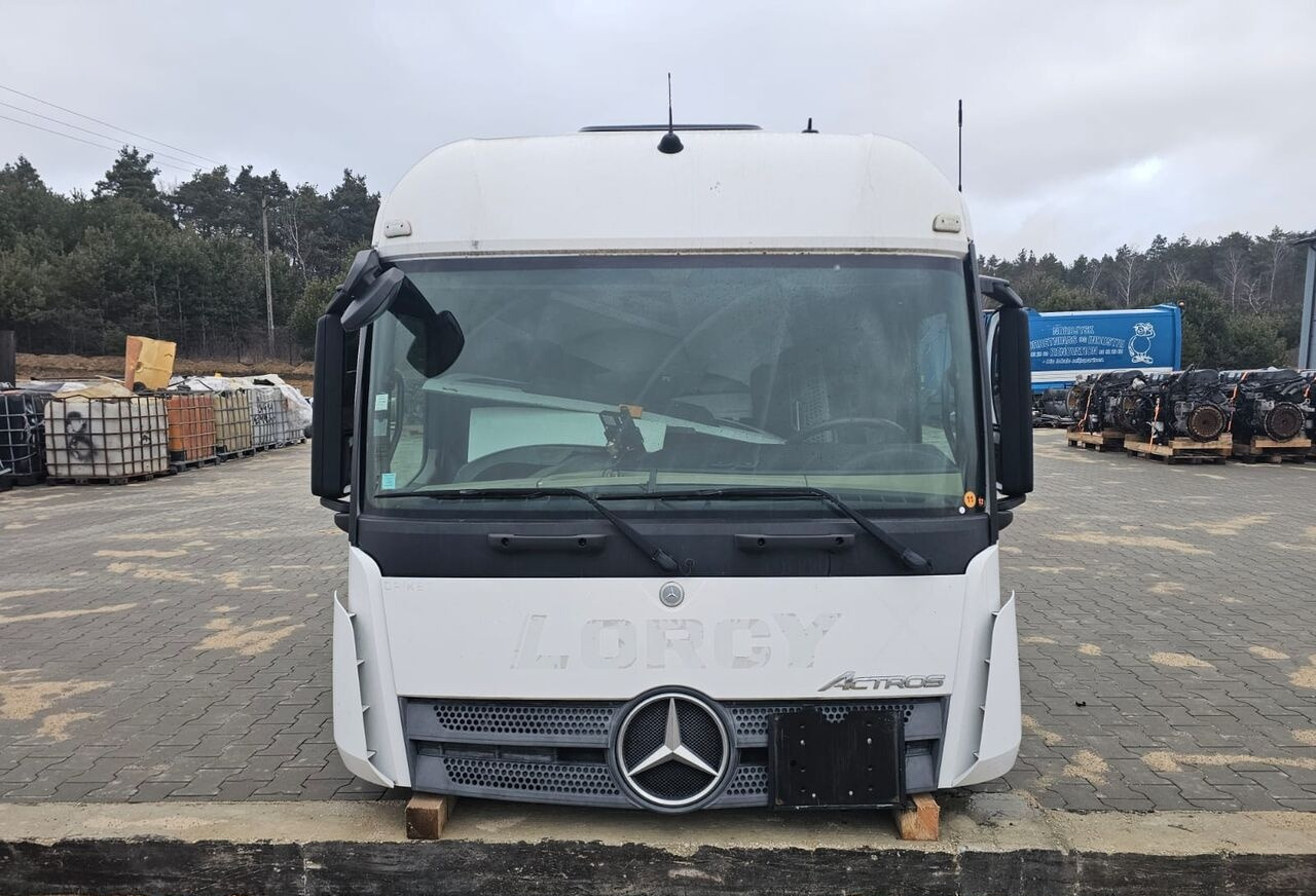 Mercedes-Benz ACTROS MP4 StreamSpace 1843 Mercedes-Benz ACTROS MP4 truck - Fülke - Teherautó: 1 kép. Mercedes-Benz ACTROS MP4 StreamSpace 1843 Mercedes-Benz ACTROS MP4 truck - Fülke - Teherautó: 1 kép.