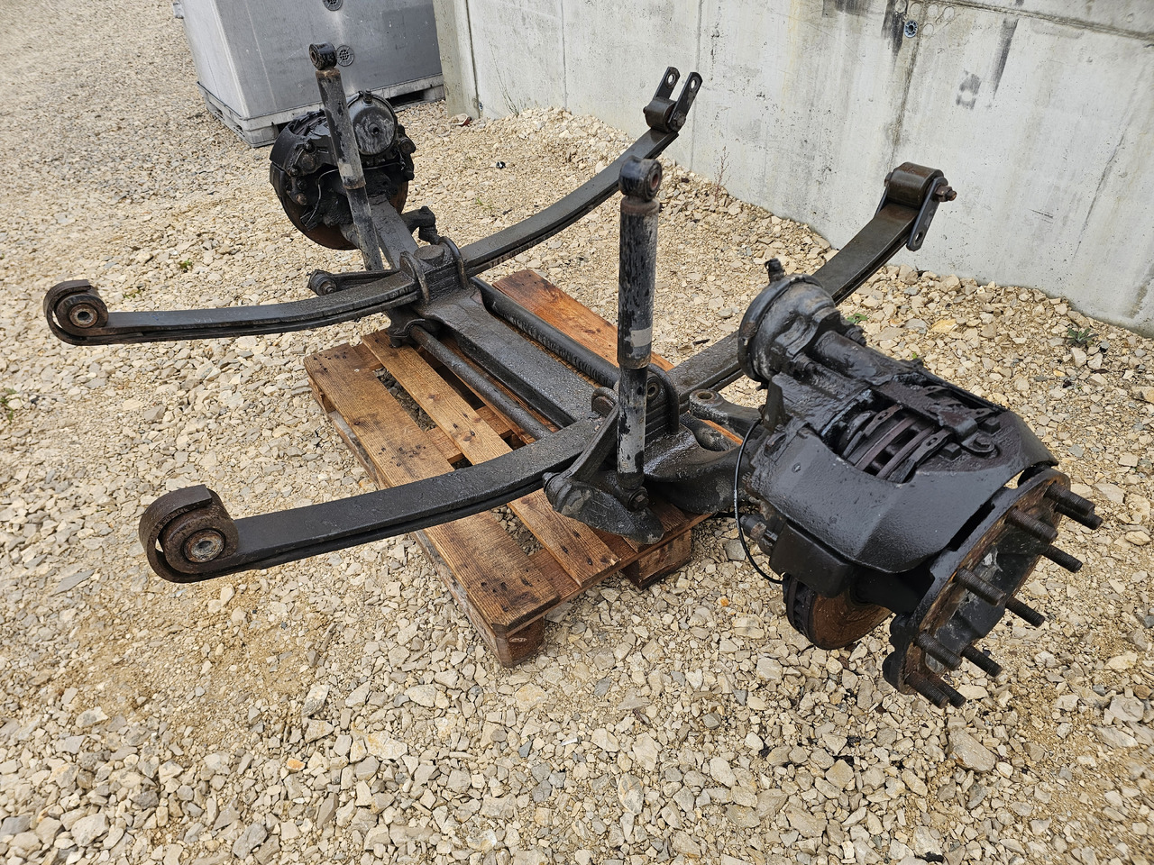 RENAULT MAGNUM DXI / COMPLETE FRONT AXLE / HUB SPRING - Első tengely: 4 kép. RENAULT MAGNUM DXI / COMPLETE FRONT AXLE / HUB SPRING - Első tengely: 4 kép.