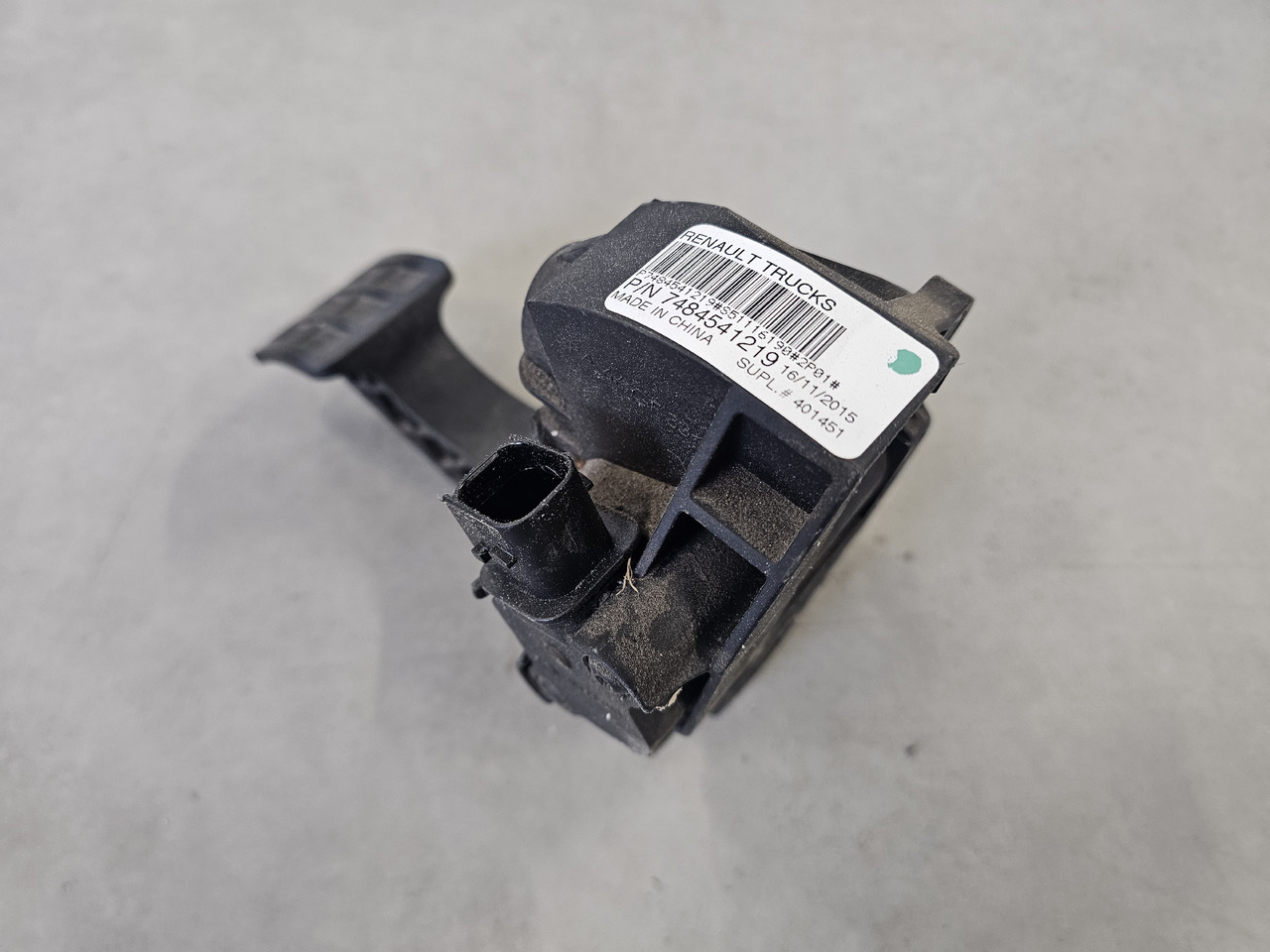 RENAULT RANGE T / ACCELERATE PEDAL / 7484541219 - Pedál: 3 kép. RENAULT RANGE T / ACCELERATE PEDAL / 7484541219 - Pedál: 3 kép.
