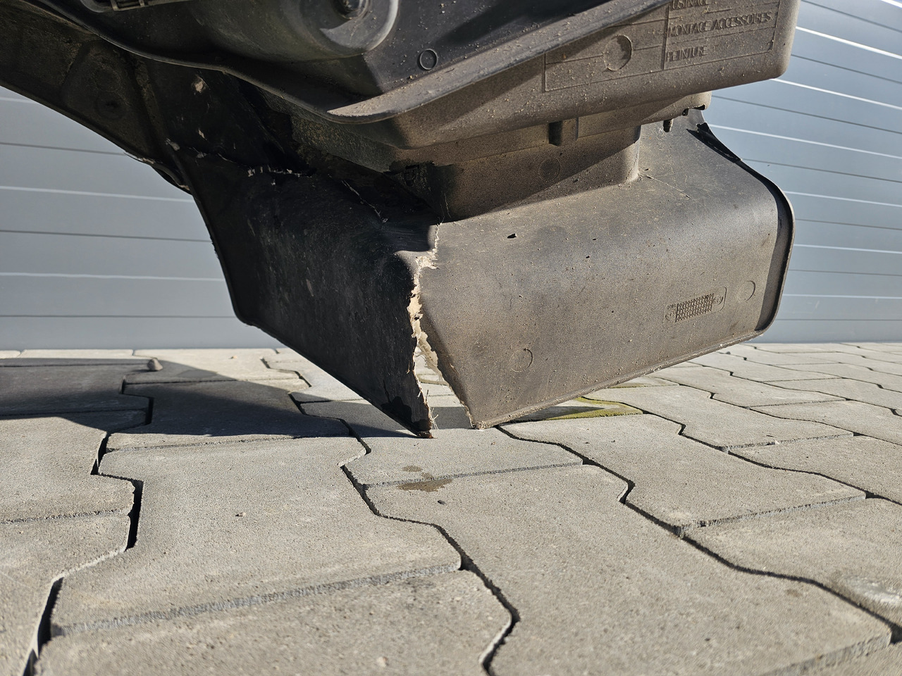 RENAULT RANGE T / HIGH CAB / LEFT FOOTSTEP / 82244459 - Lépcső: 5 kép. RENAULT RANGE T / HIGH CAB / LEFT FOOTSTEP / 82244459 - Lépcső: 5 kép.