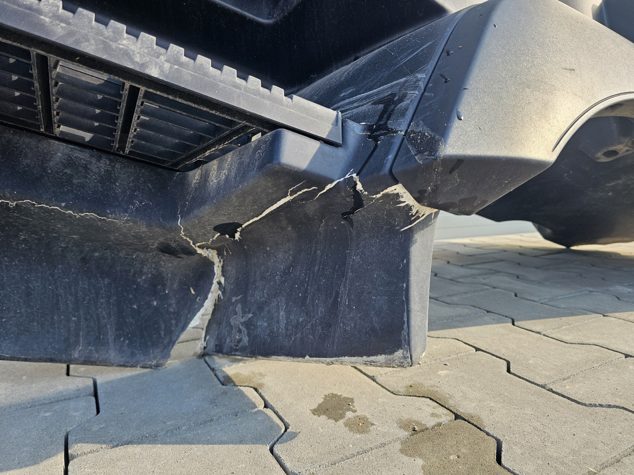 RENAULT RANGE T / HIGH CAB / LEFT FOOTSTEP / 82244459 - Lépcső: 3 kép. RENAULT RANGE T / HIGH CAB / LEFT FOOTSTEP / 82244459 - Lépcső: 3 kép.