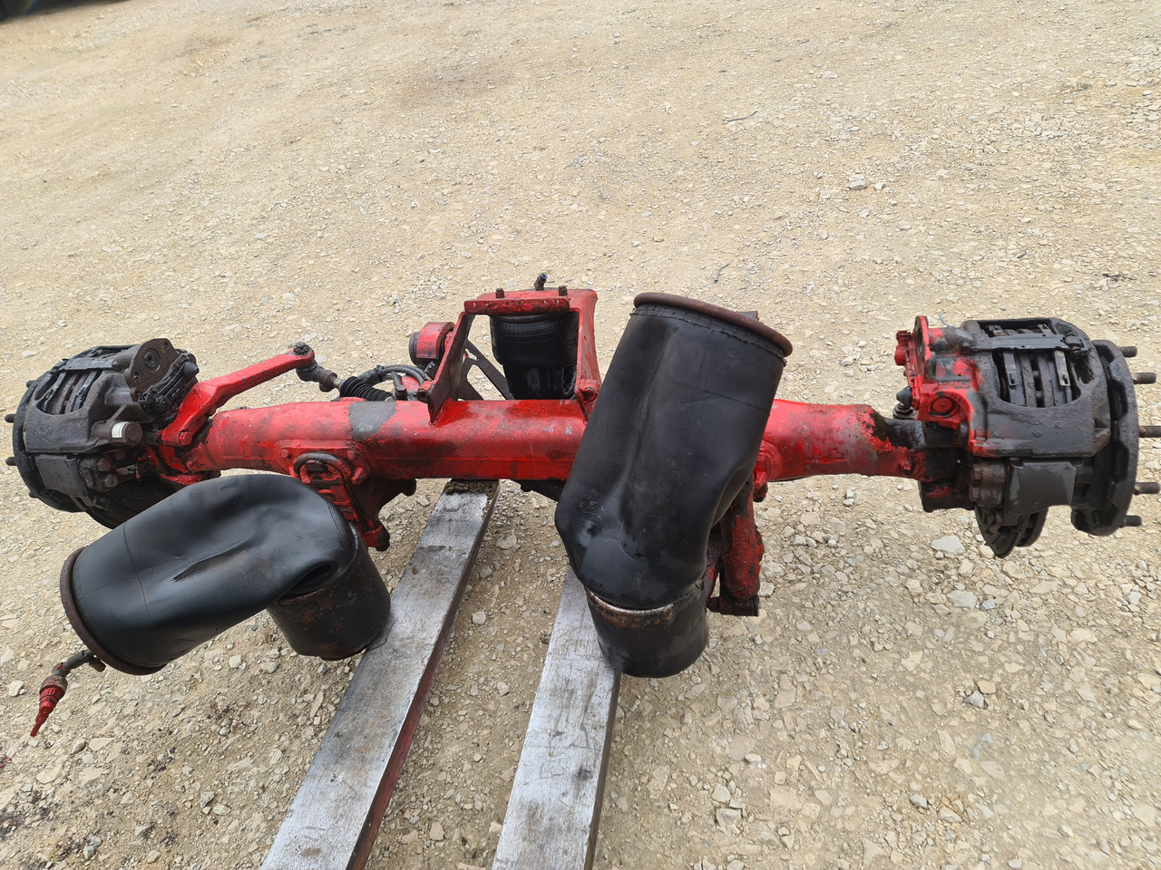 SCANIA REAR STEERING AXLE / 6x2 - Tengely és alkatrészek: 4 kép. SCANIA REAR STEERING AXLE / 6x2 - Tengely és alkatrészek: 4 kép.