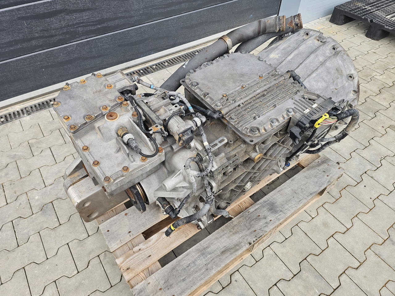 VOLVO FH FM FMX / SPO2812 / RETARDER / CRAWLER / COMPLETE GEARBOX - Sebességváltó: 2 kép. VOLVO FH FM FMX / SPO2812 / RETARDER / CRAWLER / COMPLETE GEARBOX - Sebességváltó: 2 kép.