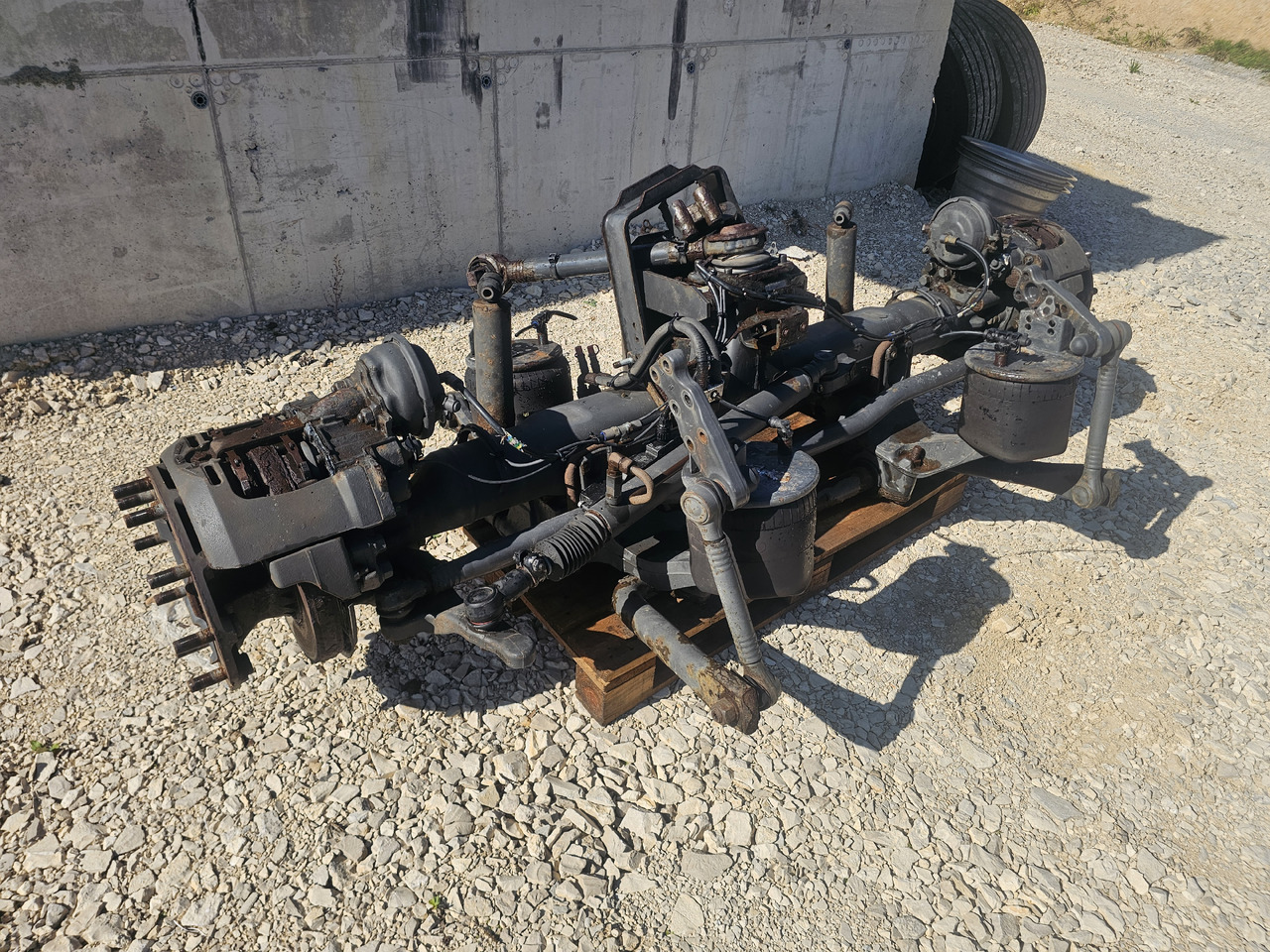 VOLVO FH FM / LIFT & STEERING AXLE / 6x2 / COMPLETE - Hátsó tengely: 3 kép. VOLVO FH FM / LIFT & STEERING AXLE / 6x2 / COMPLETE - Hátsó tengely: 3 kép.