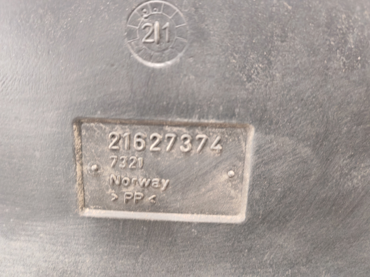 VOLVO FH5 FM5 / AIR FILTER INTAKE / 21627374 - Levegőszűrő: 3 kép. VOLVO FH5 FM5 / AIR FILTER INTAKE / 21627374 - Levegőszűrő: 3 kép.