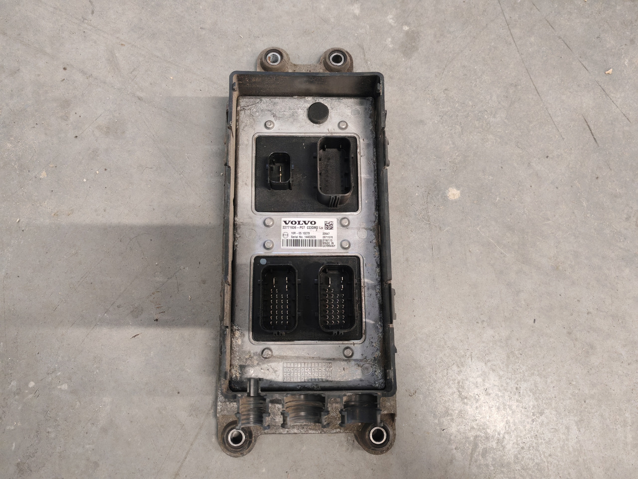 VOLVO FH5 FM5 EURO 6 / CCIOM2 Lo CONTROL UNIT/ 22771636 P02 - ECU: 2 kép. VOLVO FH5 FM5 EURO 6 / CCIOM2 Lo CONTROL UNIT/ 22771636 P02 - ECU: 2 kép.