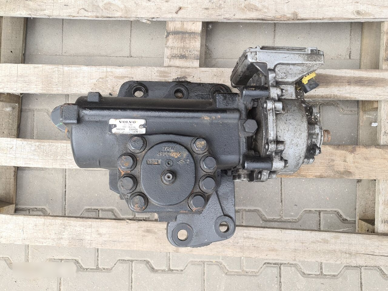 Volvo FH4 ELEKTRYCZNE WSPOMAGANIE ELECTRIC COLUMN Volvo FH4 - Kormányoszlop - Teherautó: 1 kép. Volvo FH4 ELEKTRYCZNE WSPOMAGANIE ELECTRIC COLUMN Volvo FH4 - Kormányoszlop - Teherautó: 1 kép.