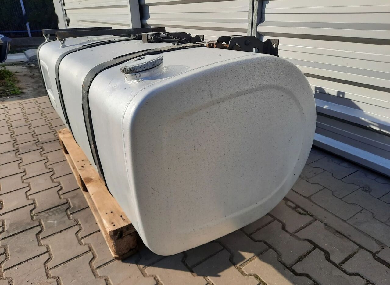 Volvo ZBIORNIK PALIWA 185CM DŁUGOŚĆ LOW DECK MEGA VOLVO FH FM FH4 RENA 20505103 Volvo truck - Üzemanyag tartály - Teherautó: 4 kép. Volvo ZBIORNIK PALIWA 185CM DŁUGOŚĆ LOW DECK MEGA VOLVO FH FM FH4 RENA 20505103 Volvo truck - Üzemanyag tartály - Teherautó: 4 kép.