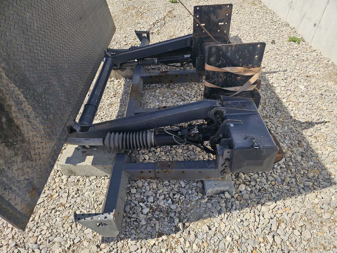 ZEPRO Z 2000-175 MA / 2019 / 2000kg - Emelőhátfal: 4 kép. ZEPRO Z 2000-175 MA / 2019 / 2000kg - Emelőhátfal: 4 kép.