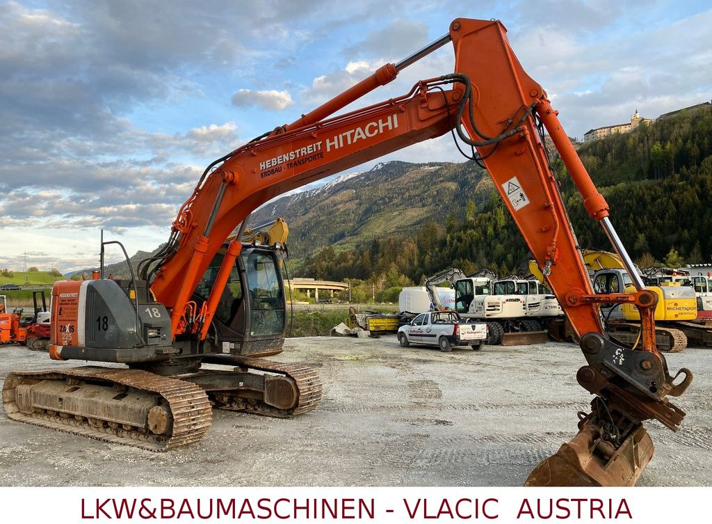 Hitachi ZX 225 USLC-3 - Lánctalpas kotró: 4 kép. Hitachi ZX 225 USLC-3 - Lánctalpas kotró: 4 kép.