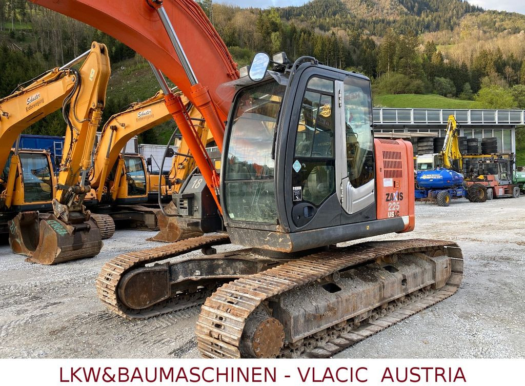 Hitachi ZX 225 USLC-3 - Lánctalpas kotró: 3 kép. Hitachi ZX 225 USLC-3 - Lánctalpas kotró: 3 kép.