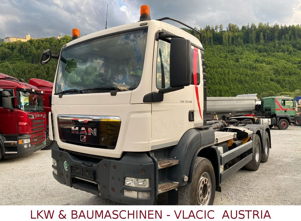 MAN TGS 33.440 (6x4) EEV Abrollkipper - Horgos rakodó teherautó: 1 kép. MAN TGS 33.440 (6x4) EEV Abrollkipper - Horgos rakodó teherautó: 1 kép.