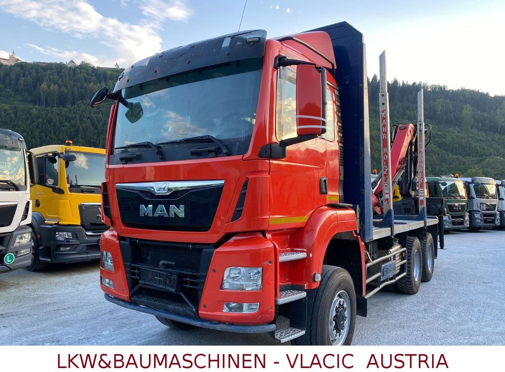 MAN TGS Holztransporter mit Kran Palfinger MAN TGS 33.480 6x6Holztransporter mit Kran Palfinger - Rönkszállító teherautó, Darus autó: 1 kép. MAN TGS Holztransporter mit Kran Palfinger MAN TGS 33.480 6x6Holztransporter mit Kran Palfinger - Rönkszállító teherautó, Darus autó: 1 kép.