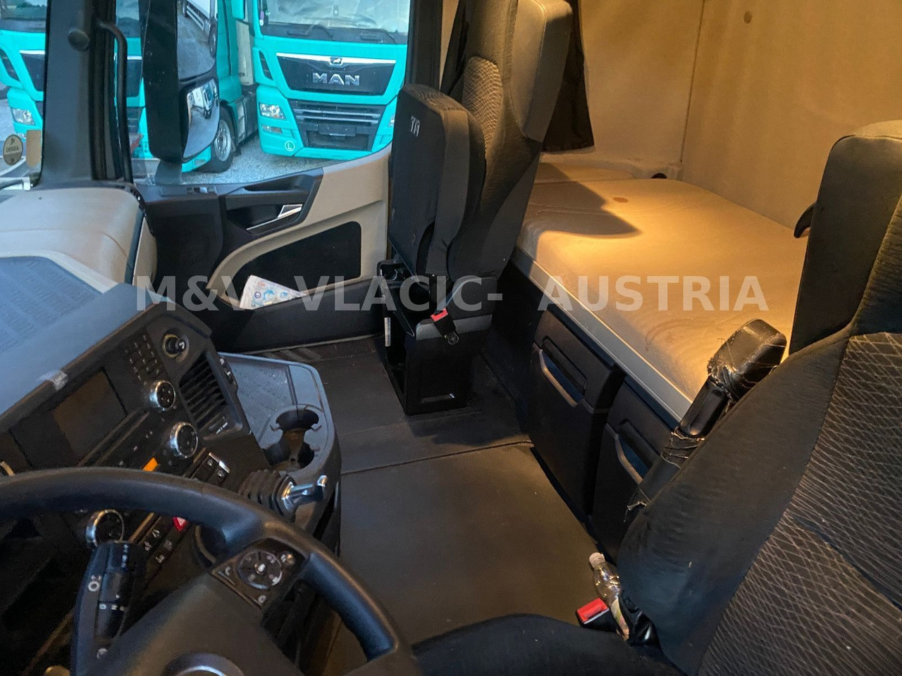 Mercedes-Benz 2542 - Cserefelépítményes teherautó: 5 kép. Mercedes-Benz 2542 - Cserefelépítményes teherautó: 5 kép.