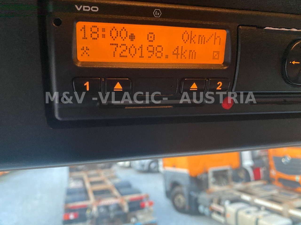 Mercedes-Benz 2542 - Cserefelépítményes teherautó: 5 kép. Mercedes-Benz 2542 - Cserefelépítményes teherautó: 5 kép.