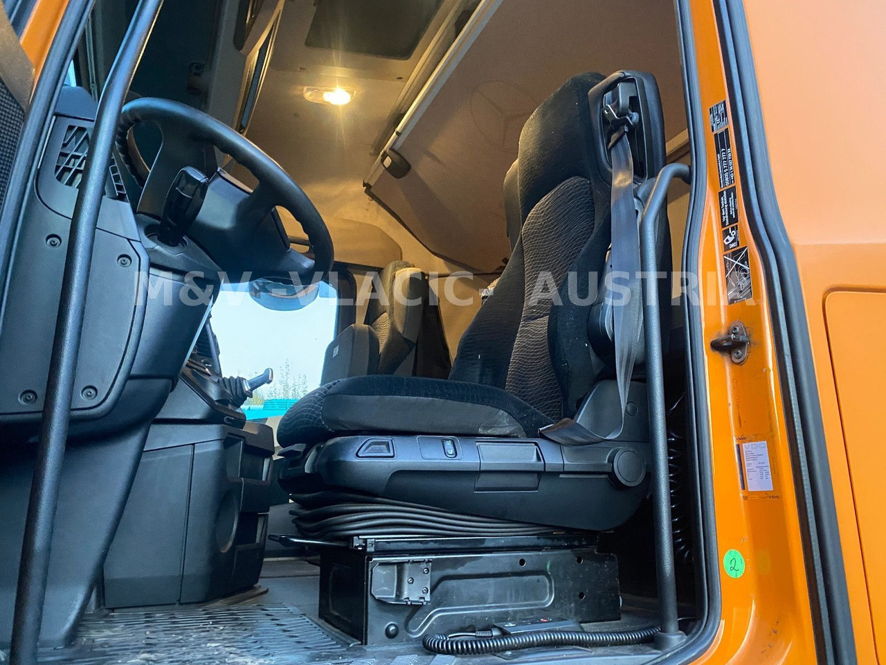 Mercedes-Benz 2542 - Cserefelépítményes teherautó: 3 kép. Mercedes-Benz 2542 - Cserefelépítményes teherautó: 3 kép.