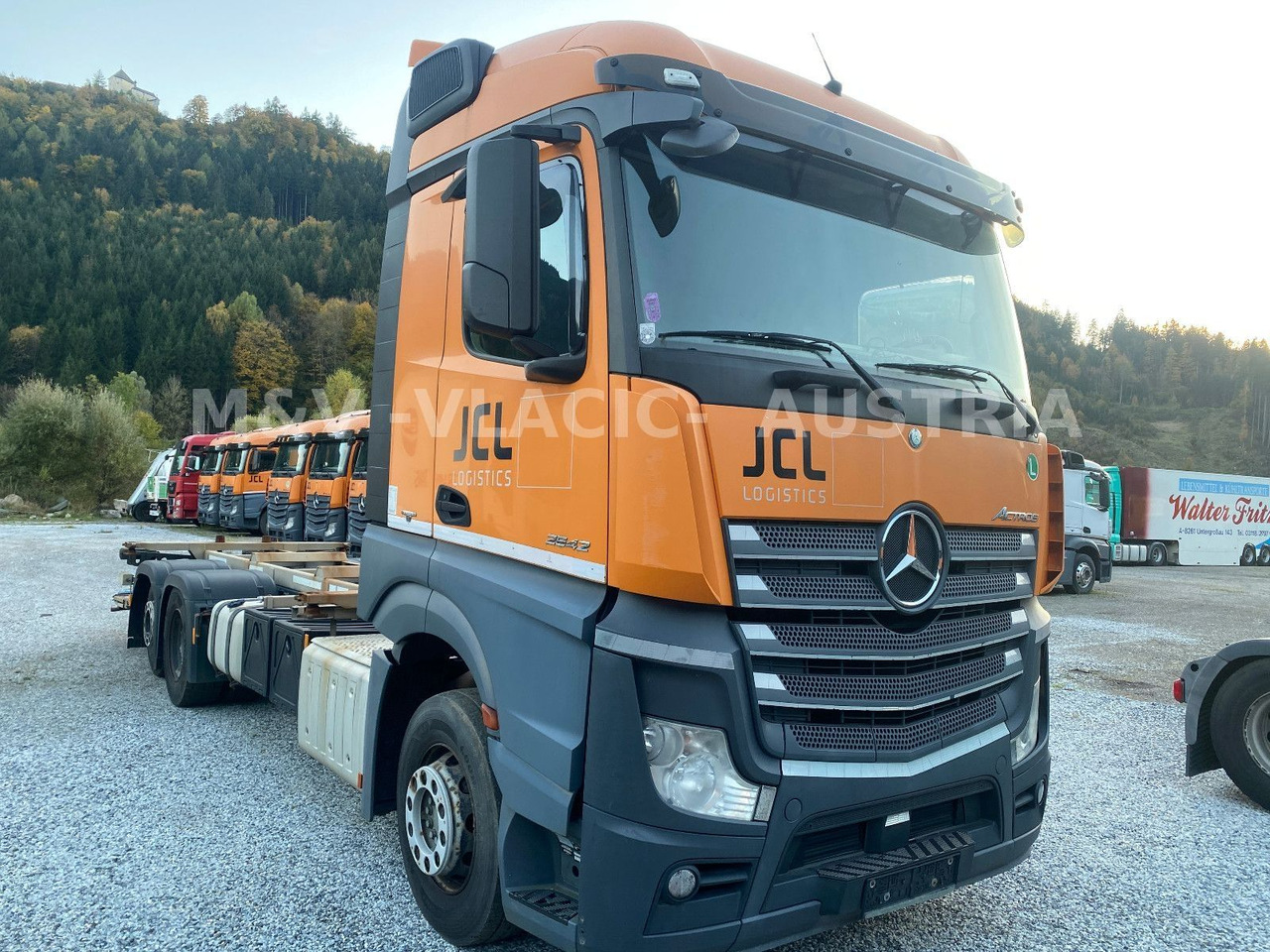 Mercedes-Benz 2542 - Cserefelépítményes teherautó: 1 kép. Mercedes-Benz 2542 - Cserefelépítményes teherautó: 1 kép.