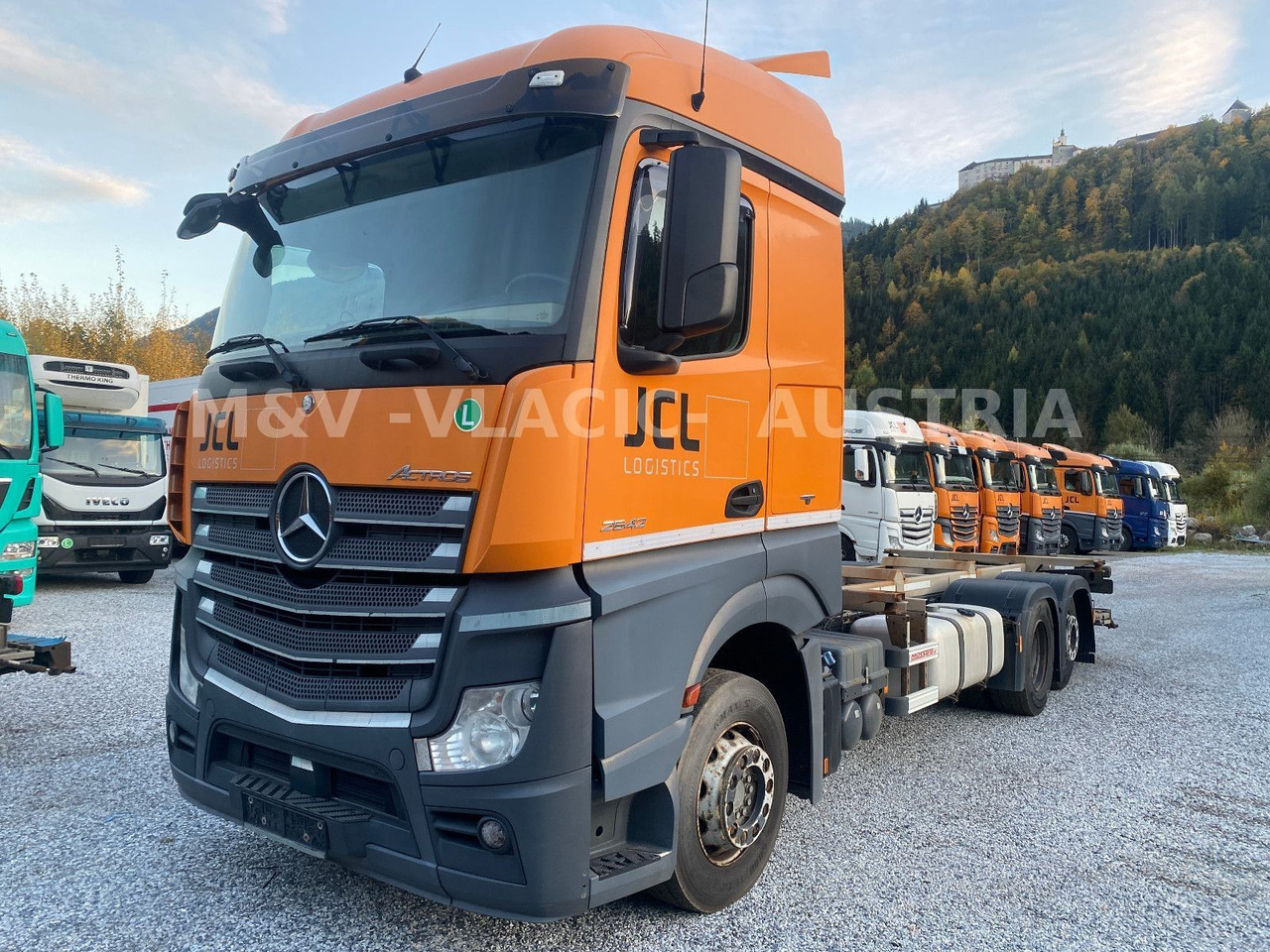 Mercedes-Benz 2542 - Cserefelépítményes teherautó: 2 kép. Mercedes-Benz 2542 - Cserefelépítményes teherautó: 2 kép.