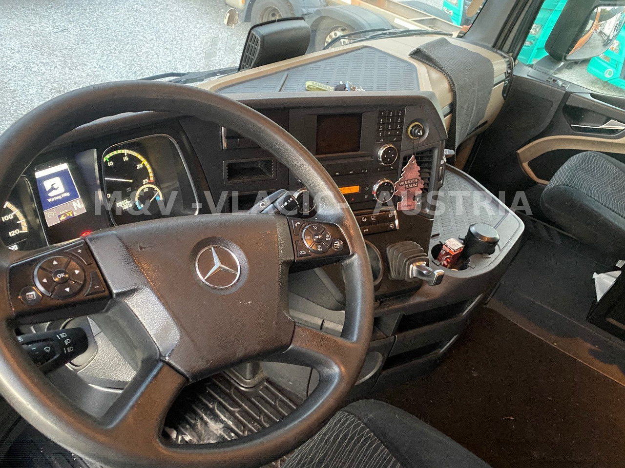 Mercedes-Benz 2542 - Cserefelépítményes teherautó: 4 kép. Mercedes-Benz 2542 - Cserefelépítményes teherautó: 4 kép.