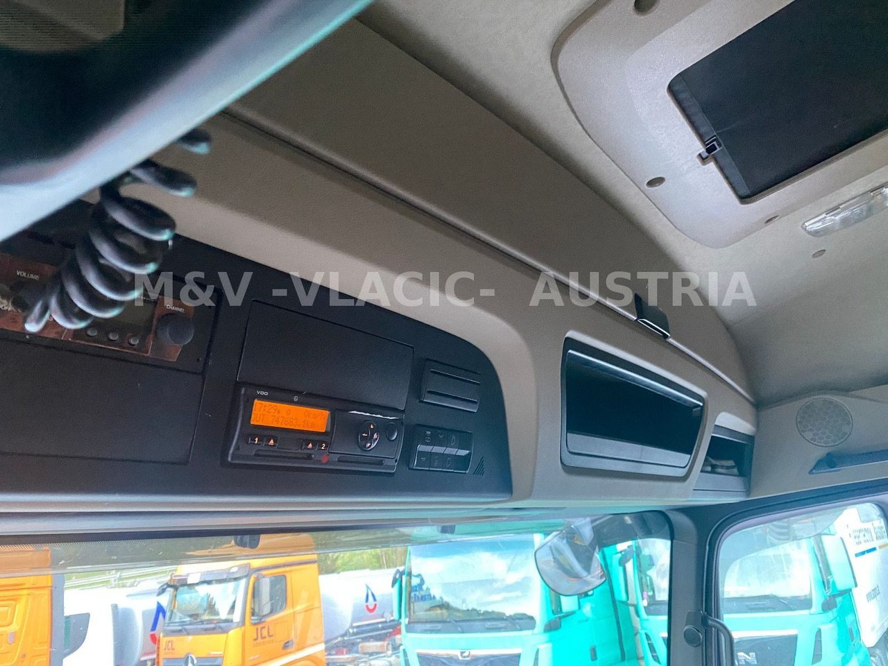 Mercedes-Benz 2542 - Cserefelépítményes teherautó: 5 kép. Mercedes-Benz 2542 - Cserefelépítményes teherautó: 5 kép.