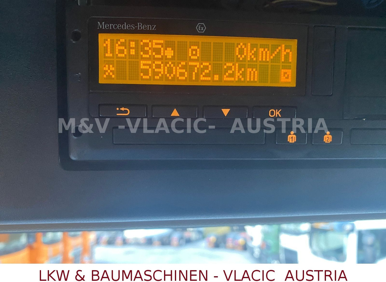 Mercedes-Benz Actros 2545 - Cserefelépítményes teherautó: 4 kép. Mercedes-Benz Actros 2545 - Cserefelépítményes teherautó: 4 kép.