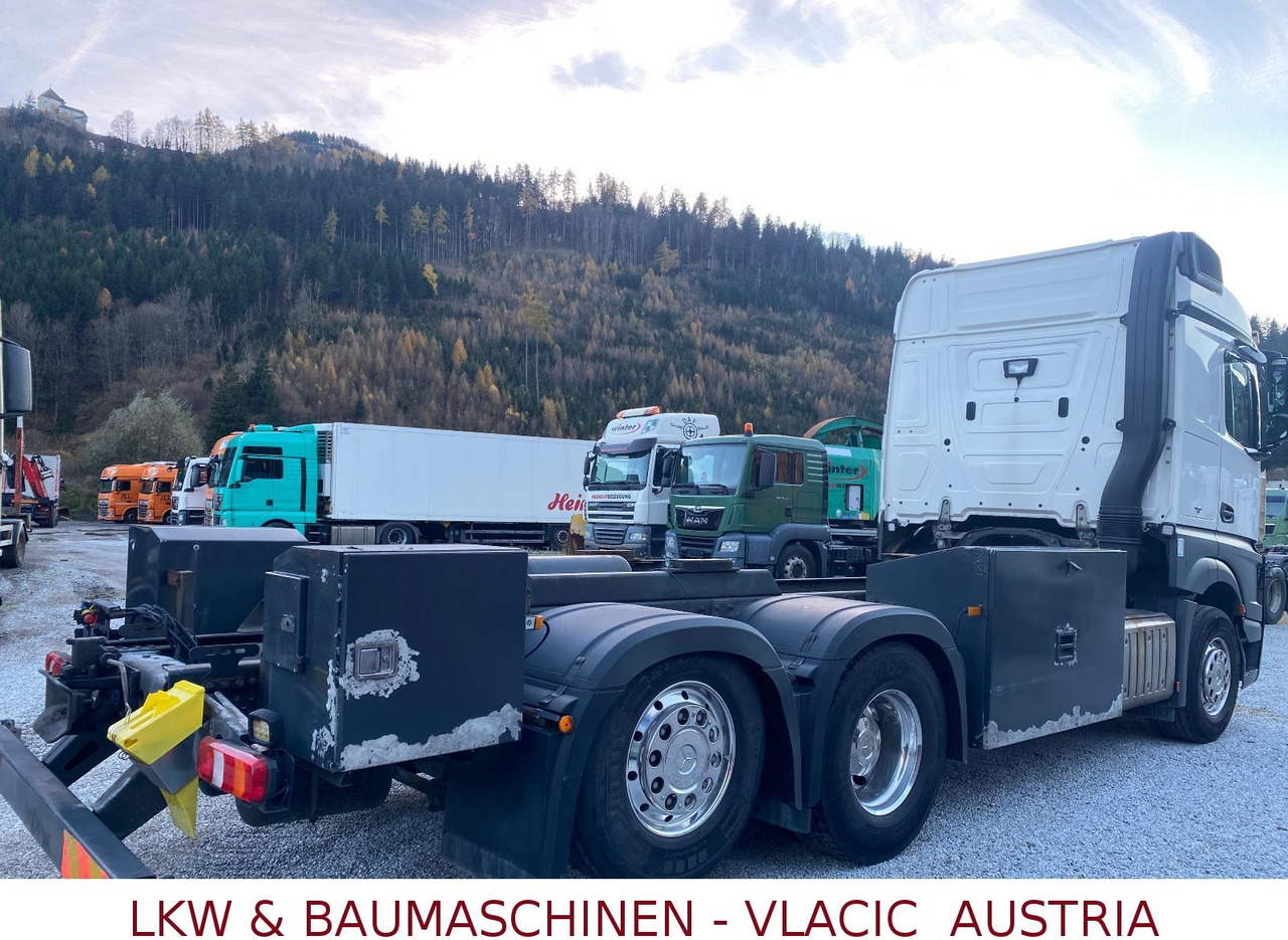 Mercedes-Benz Actros 963-0-C - Tartályos teherautó: 3 kép. Mercedes-Benz Actros 963-0-C - Tartályos teherautó: 3 kép.