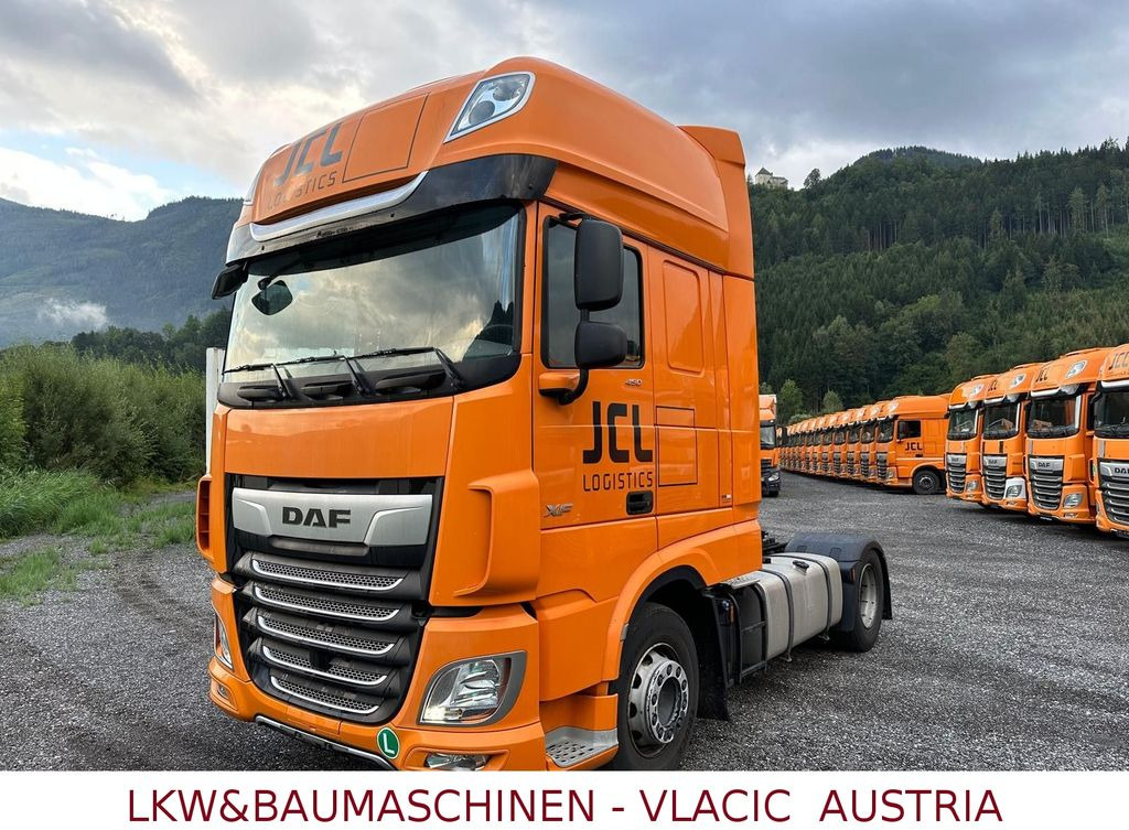 DAF XF 450 FT SSC - ADR AT-FL-EX - Nyergesvontató: 1 kép. DAF XF 450 FT SSC - ADR AT-FL-EX - Nyergesvontató: 1 kép.