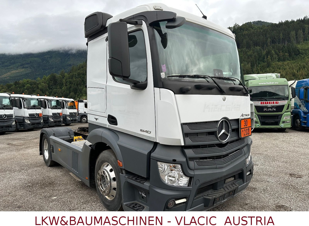Mercedes-Benz Actros 1840 ADR - Nyergesvontató: 2 kép. Mercedes-Benz Actros 1840 ADR - Nyergesvontató: 2 kép.