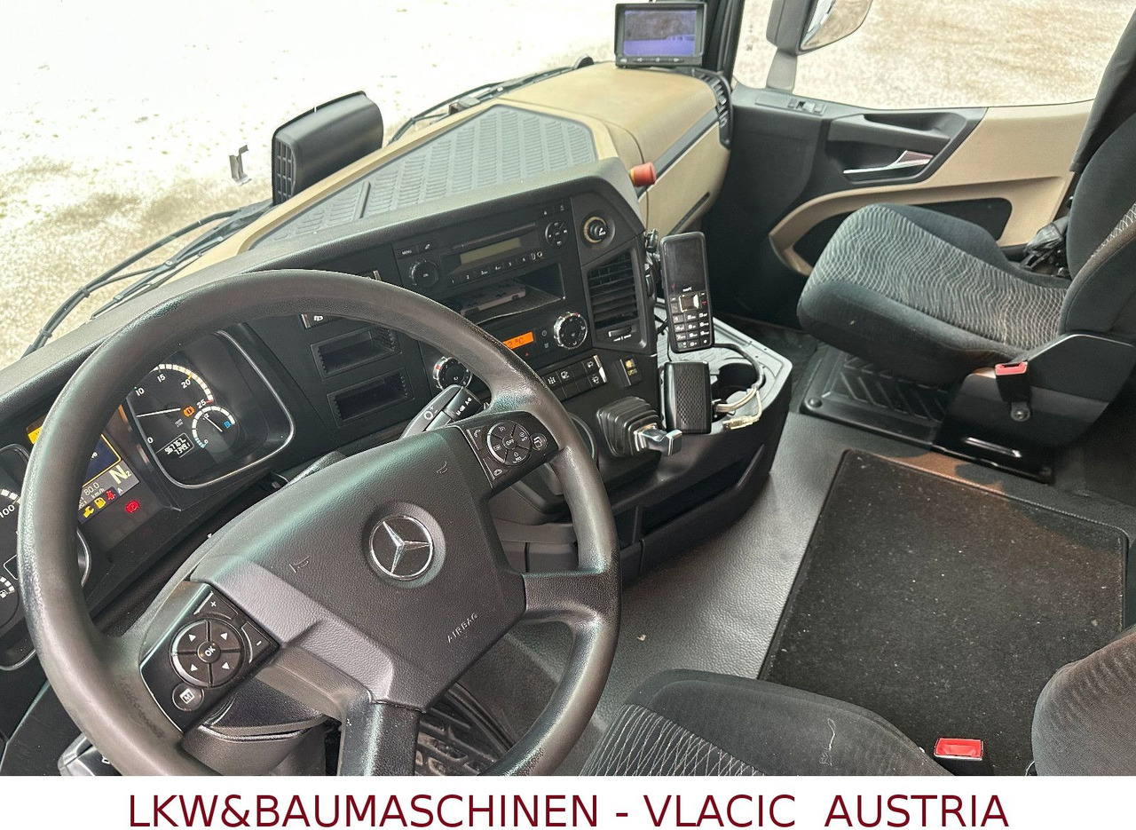 Mercedes-Benz Actros 1840 ADR - Nyergesvontató: 4 kép. Mercedes-Benz Actros 1840 ADR - Nyergesvontató: 4 kép.