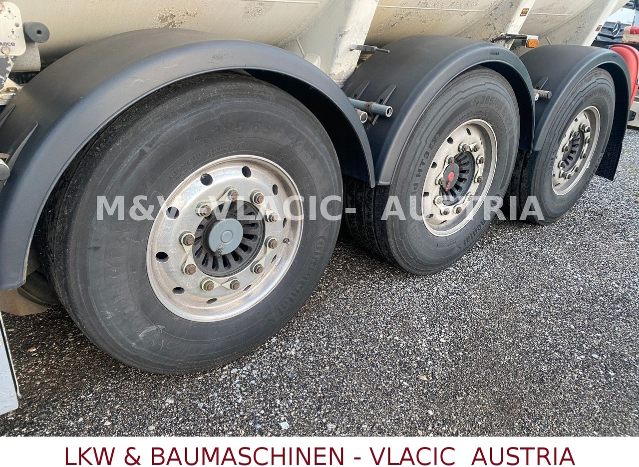 Schwarzmüller Benzin / Diesel 43000L 6Kammer Peillstab - Tartályos félpótkocsi: 3 kép. Schwarzmüller Benzin / Diesel 43000L 6Kammer Peillstab - Tartályos félpótkocsi: 3 kép.