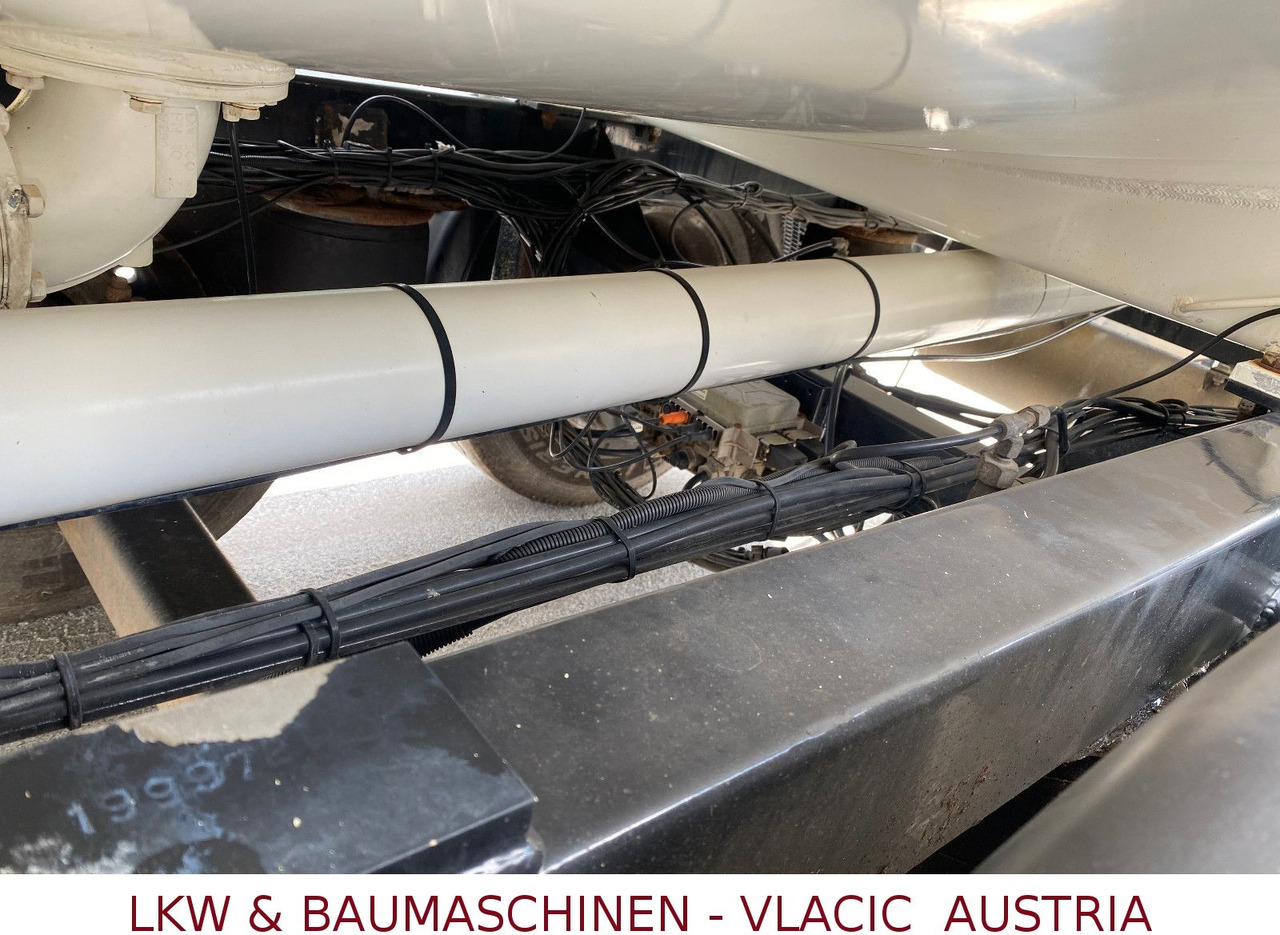 Schwarzmüller Tank ADR Benzin/ Diesel 23430Liter - Tartályos pótkocsi: 3 kép. Schwarzmüller Tank ADR Benzin/ Diesel 23430Liter - Tartályos pótkocsi: 3 kép.