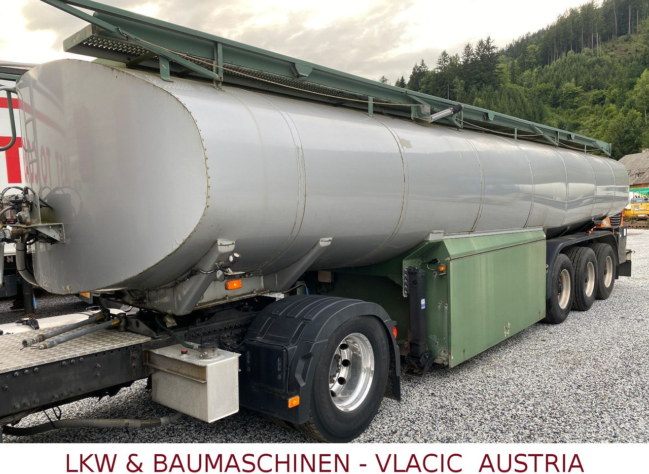 Schwarzmüller Tank für Öl transport - Tartályos félpótkocsi: 1 kép. Schwarzmüller Tank für Öl transport - Tartályos félpótkocsi: 1 kép.