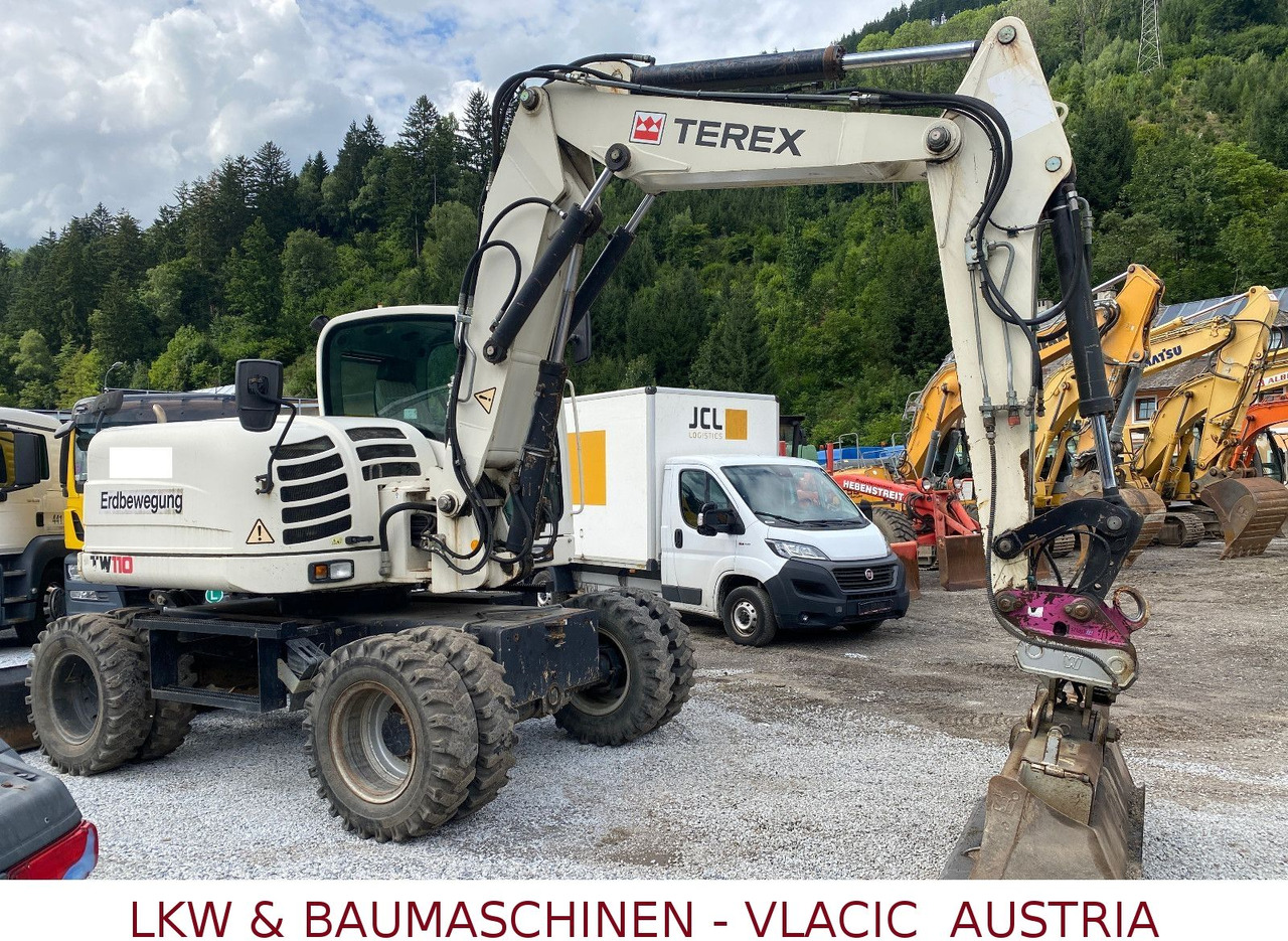 Terex TW 110 Mobilbagger inkl.4Löffeln - Gumikerekes kotró: 1 kép. Terex TW 110 Mobilbagger inkl.4Löffeln - Gumikerekes kotró: 1 kép.