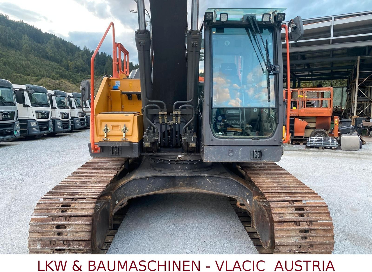 Volvo EC 220 EL - Lánctalpas kotró: 3 kép. Volvo EC 220 EL - Lánctalpas kotró: 3 kép.