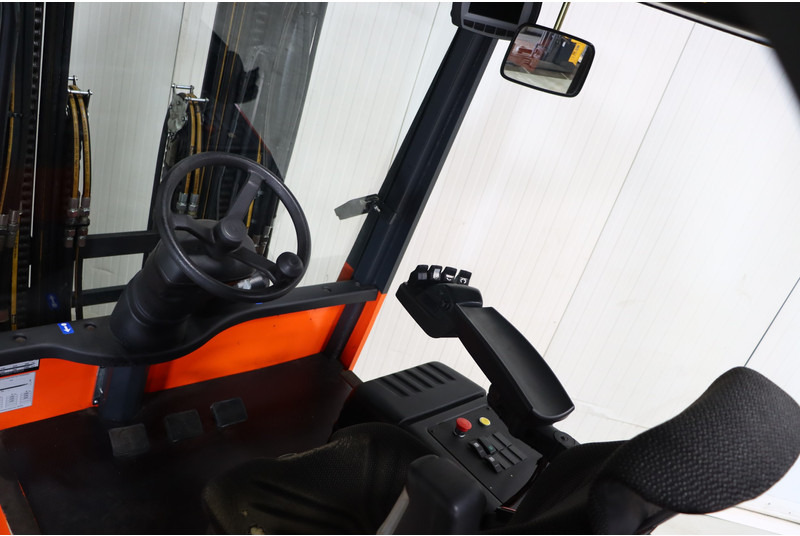 Carer Z70H - Elektromos targonca: 2 kép. Carer Z70H - Elektromos targonca: 2 kép.