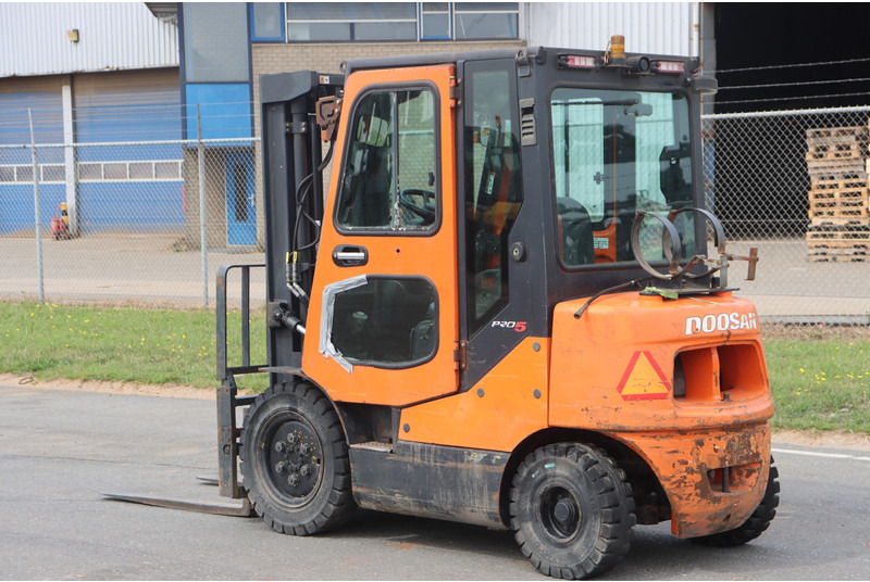 Doosan G25E-5 - Gázüzemű targonca: 5 kép. Doosan G25E-5 - Gázüzemű targonca: 5 kép.