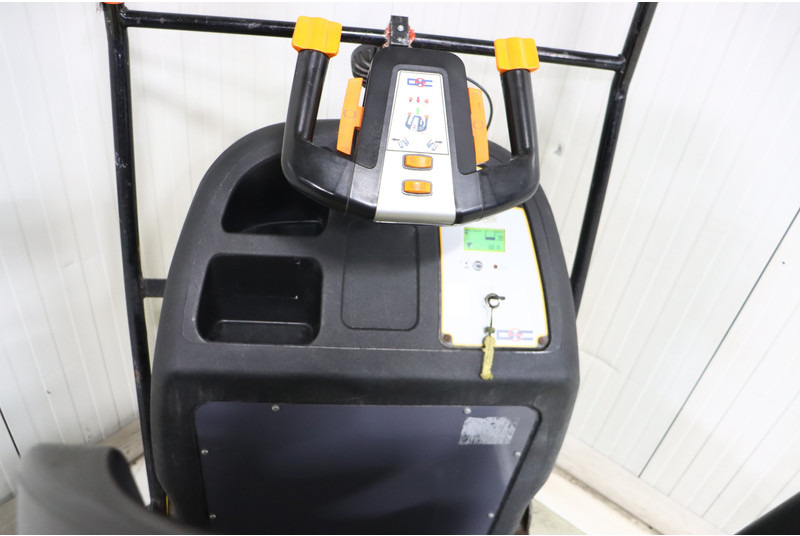 INNOVEP BULL 5NS - Építőipari gépek: 2 kép. INNOVEP BULL 5NS - Építőipari gépek: 2 kép.