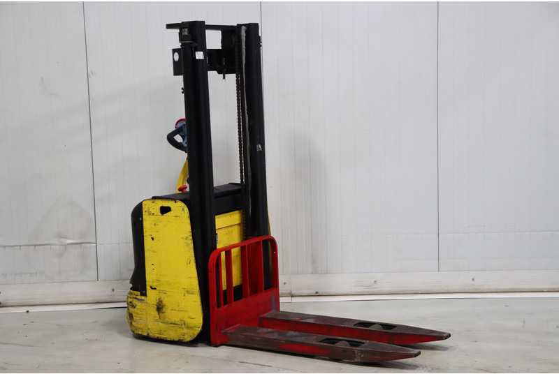 Hyster S1.0 AC - Emelőtargoncá: 1 kép. Hyster S1.0 AC - Emelőtargoncá: 1 kép.