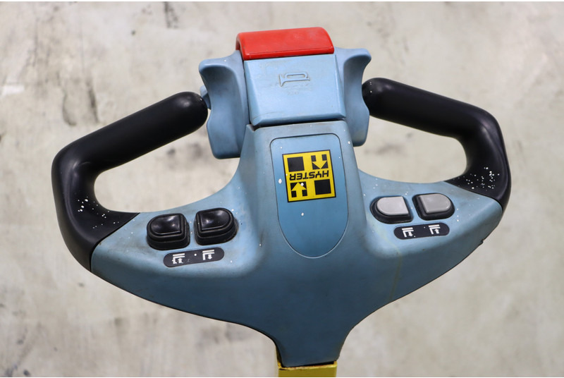 Hyster S1.6 - Emelőtargoncá: 2 kép. Hyster S1.6 - Emelőtargoncá: 2 kép.