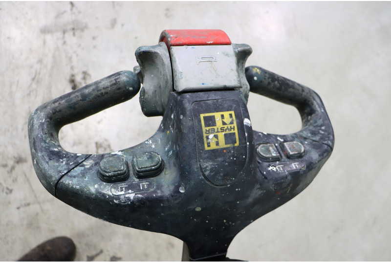 Hyster S1.6 - Emelőtargoncá: 2 kép. Hyster S1.6 - Emelőtargoncá: 2 kép.