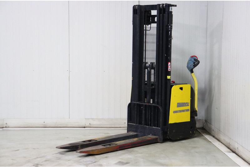 Hyster S1.6 - Emelőtargoncá: 4 kép. Hyster S1.6 - Emelőtargoncá: 4 kép.