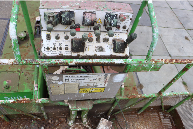 JLG 150 HAX - Személyemelő: 2 kép. JLG 150 HAX - Személyemelő: 2 kép.