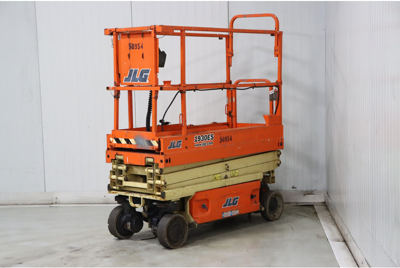 JLG 1930ES - Ollós emelő: 4 kép. JLG 1930ES - Ollós emelő: 4 kép.